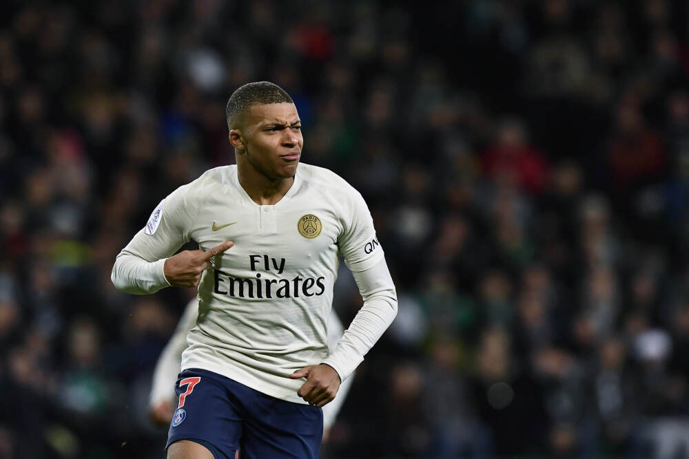 香港2025年楼宇买卖破8万宗 创四年来新高